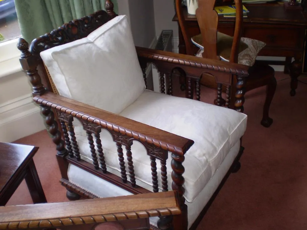 Badger Towers Bed & Breakfast Cheltenham